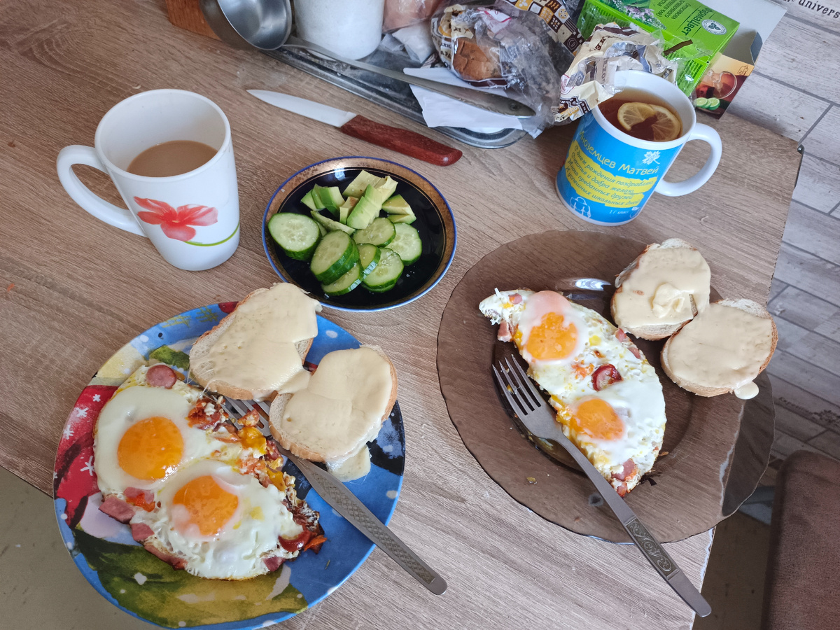 Личное фото автора, наш с сынулей завтрак 
