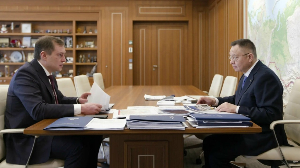    Министр строительства РФ и замгубернатора Югры обсудили вопросы строительства в регионе