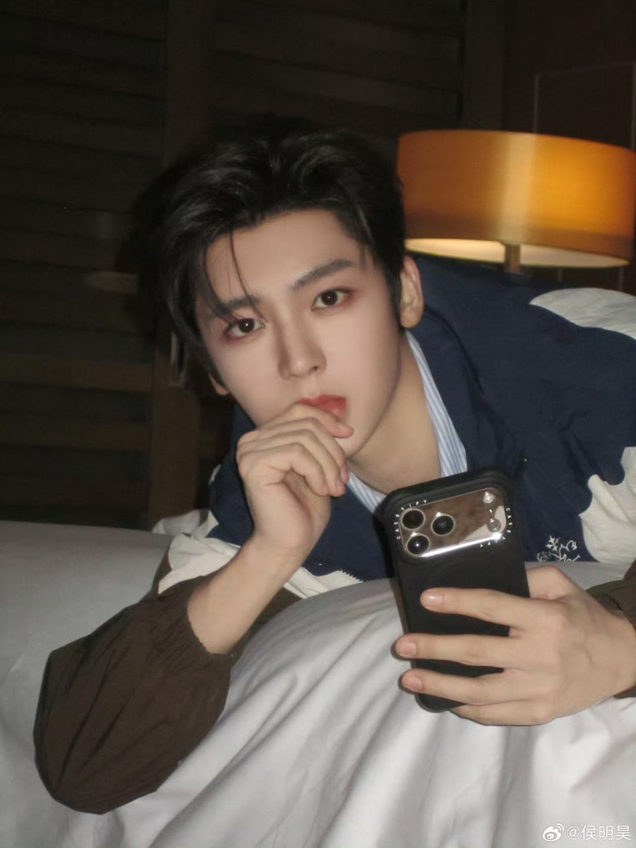 Актёр Хоу Минхао. Листайте галерею...