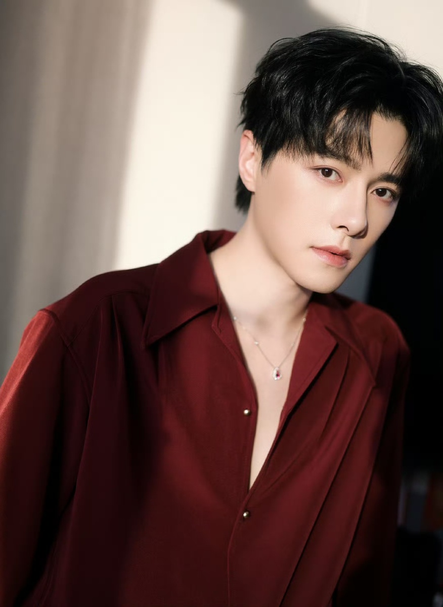 Актёр Фан Илунь. Листайте галерею...