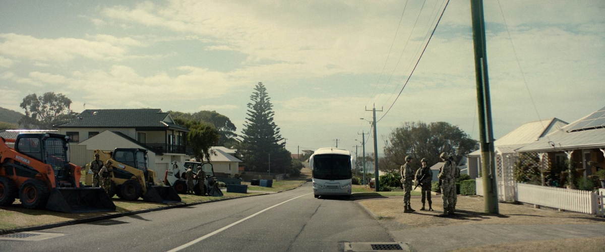 Мы хороним мертвецов содержание, В поисках живых о чем