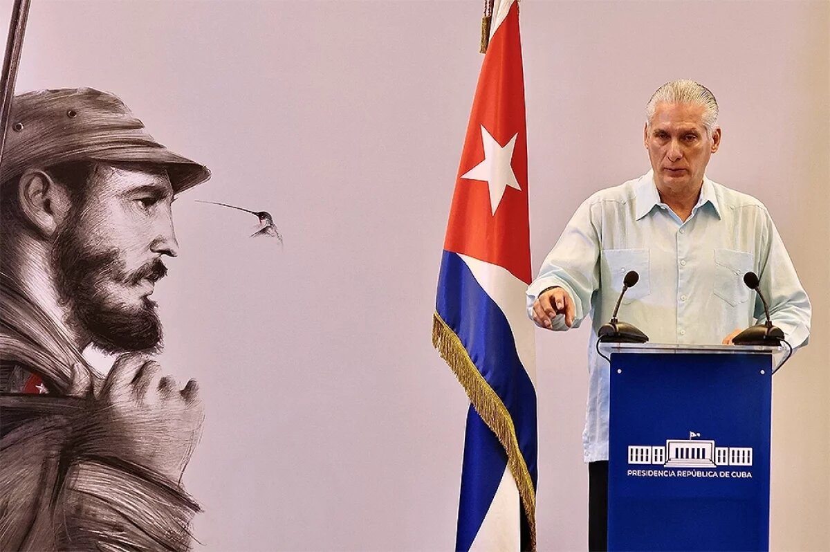    Президент Кубы Мигель Диас-Канель обращается к членам правительства в Гаване.