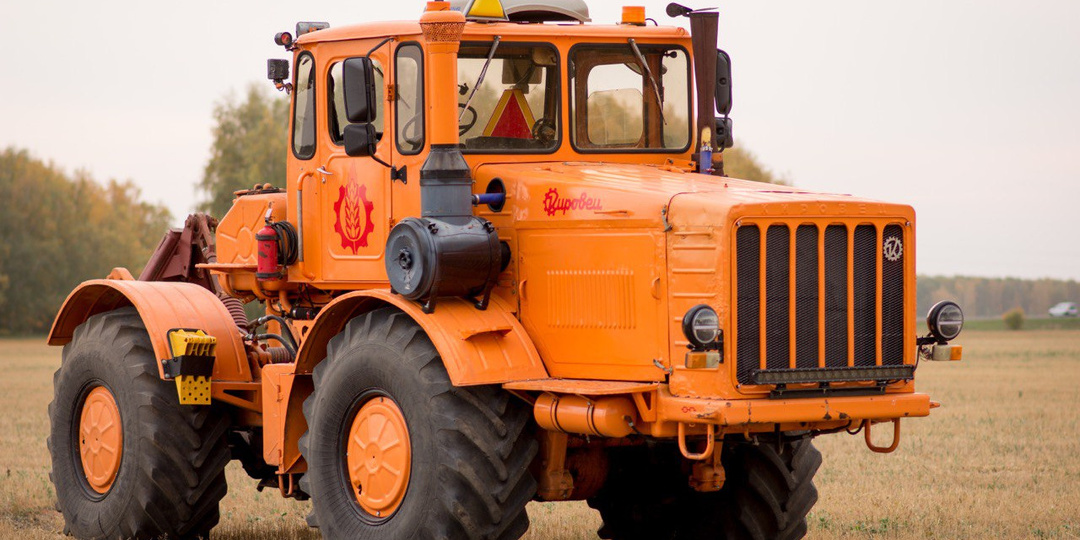 · Снаружи похожи, внутри — революция: сравниваем «Кировцы» К-700 и К-701