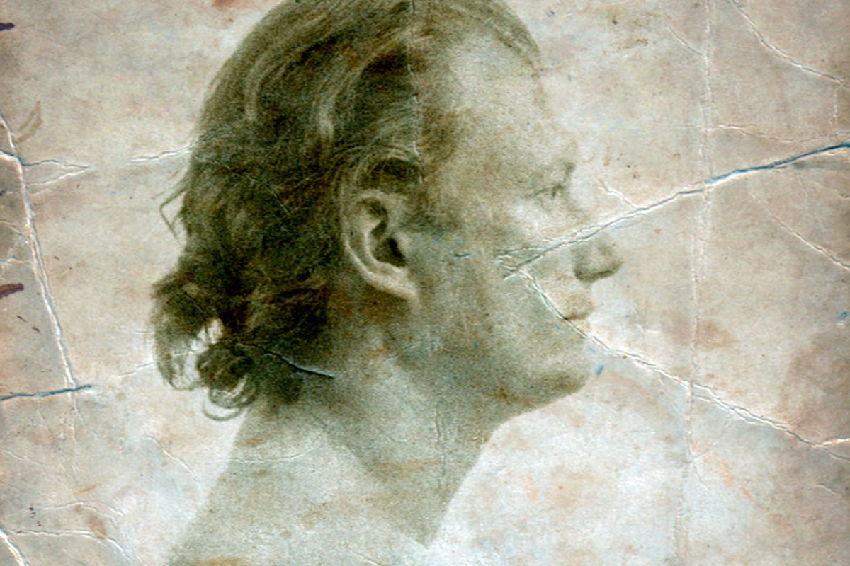 Жизнь становится замкнутой на себе, сужаясь до размеров черепной коробки