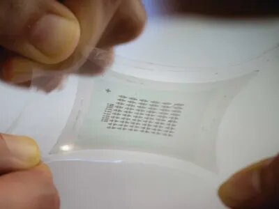    В Швейцарии создали растяжимый электролит для гибких батарей