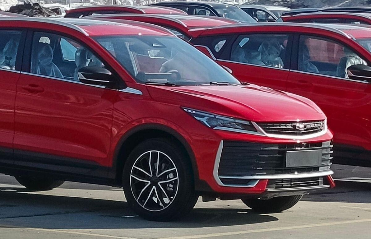 Новый Belgee X50+ уже сфотографировали на стоянке