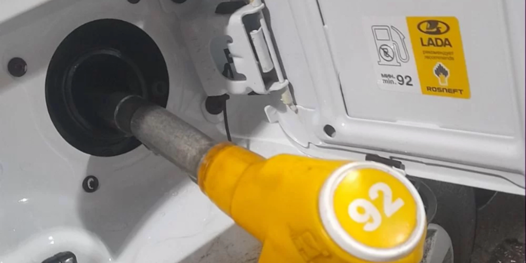 Заправляетесь до полного бака? Прекратите так делать. Есть риск поломки топливной системы и выхода из строя машины (мало кто скажет)