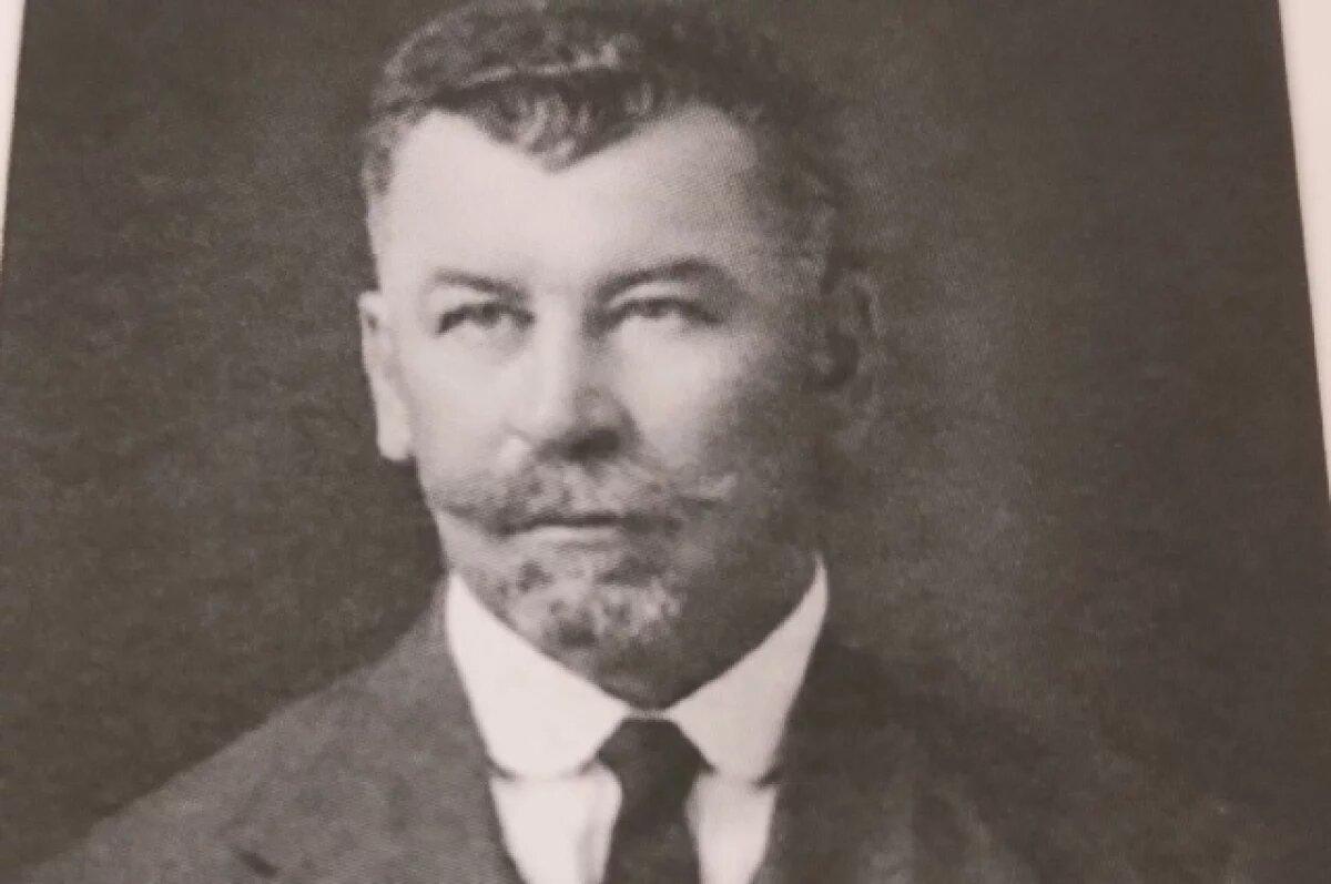    С 1883 года Николай работал юнгой в пароходстве братьев Кухтериных — семьи бывших тюменских ямщиков.