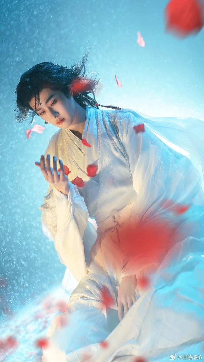 Актёр Тянь Цзяжуй. Листайте галерею...