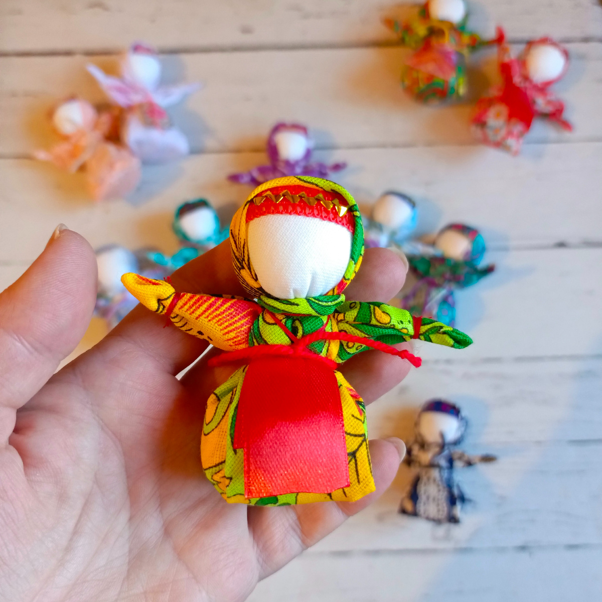 Рост куколки всего 8 см