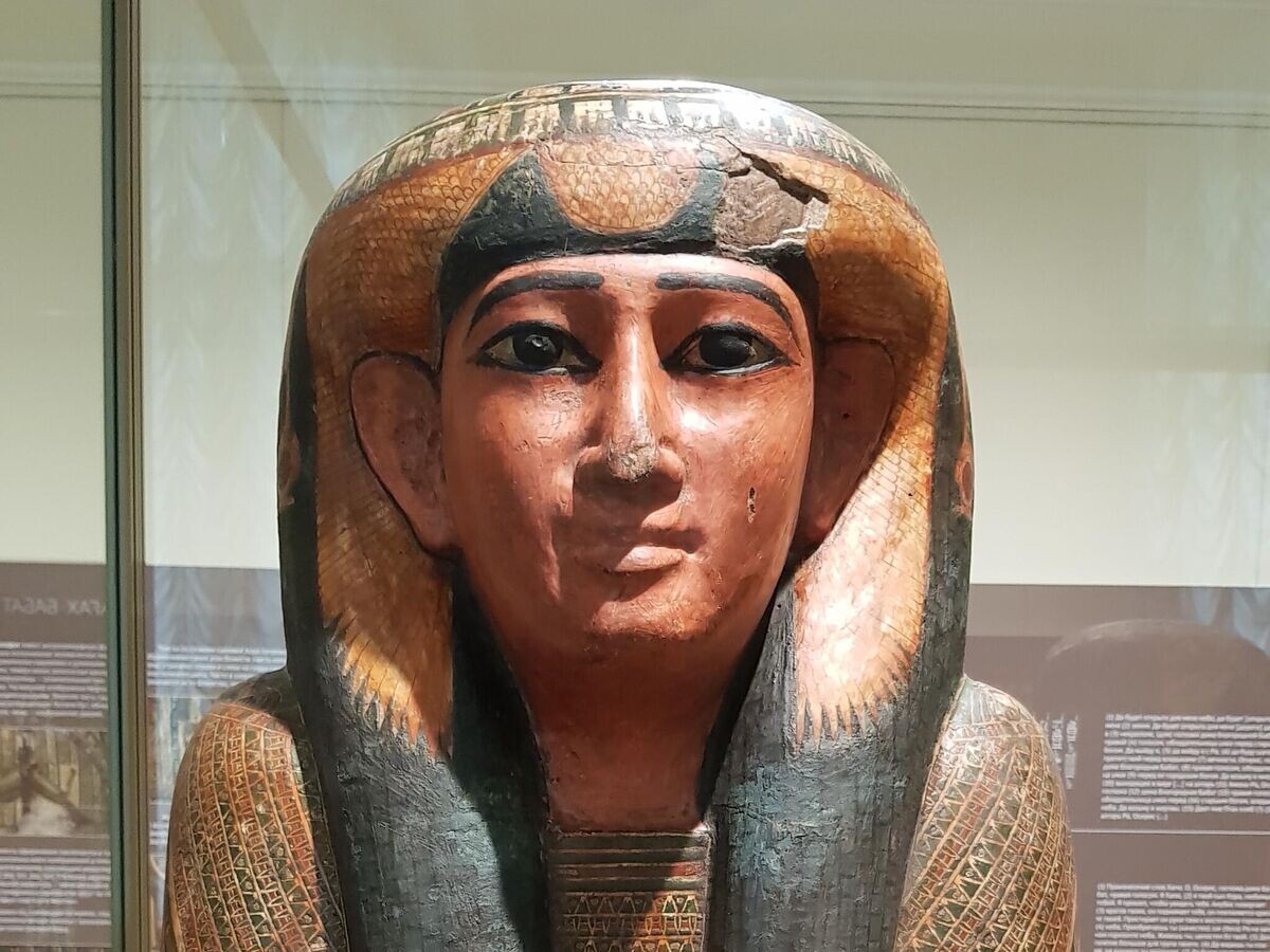    Внутренний саркофаг Бабат, певица и музыкантша храма Амона-Ра | CC BY-SA 4.0 / Ермолаев / Внутренний саркофаг Бабат (фрагмент). Инв. № ДВ 777 a, Государственный Эрмитаж