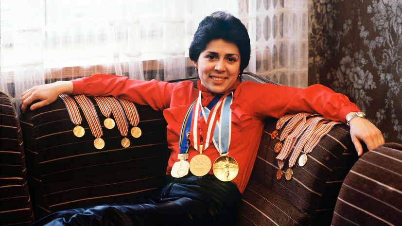 Роднина Ирина Константиновна — советская фигуристка, выступавшая в парном катании. Трёхкратная олимпийская чемпионка (1972, 1976, 1980), десятикратная чемпионка мира (1969—1978), одиннадцатикратная чемпионка Европы (1969—1980) и шестикратная чемпионка СССР (1970—1977). Заслуженный мастер спорта СССР. 