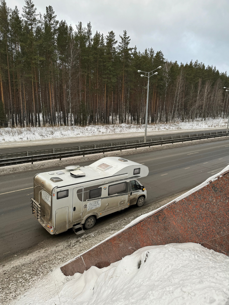 Домик стал чумазым на дорогах с реагентами