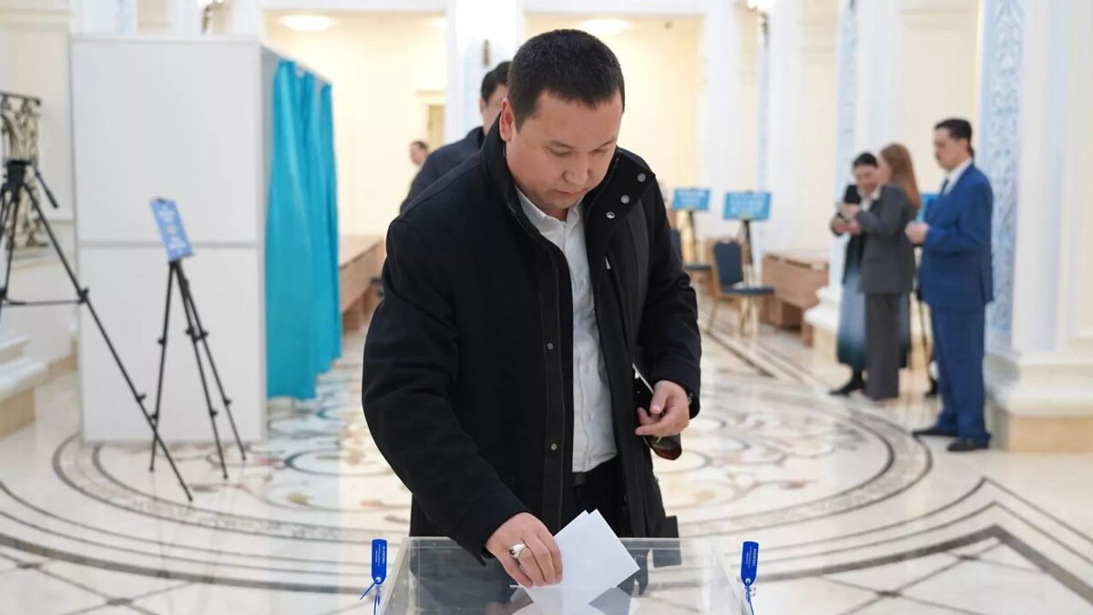 В Москве граждане Казахстана голосуют на референдуме по новой Конституции
© Photo : посольство Казахстана в России