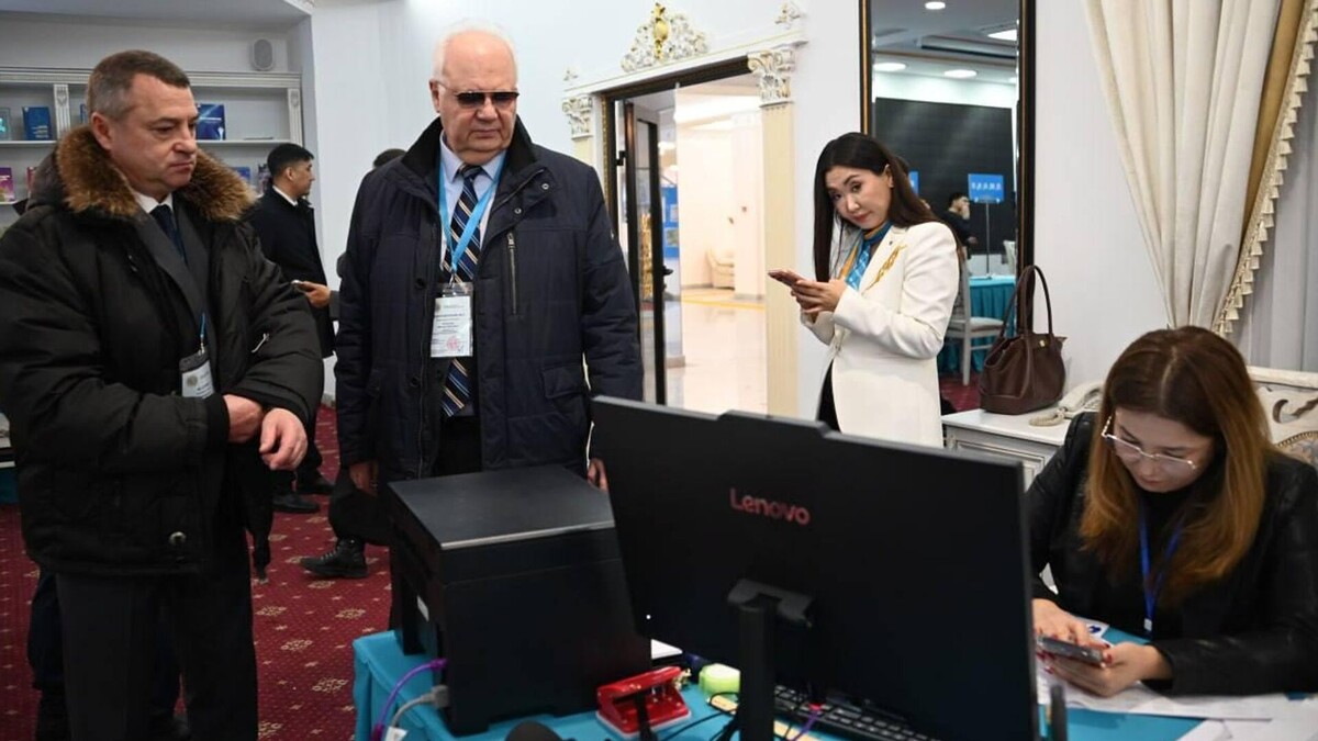 Группа наблюдателей от ПА ОДКБ проводит мониторинг конституционного референдума в Астане / © Photo : Парламентская Ассамблея ОДКБ