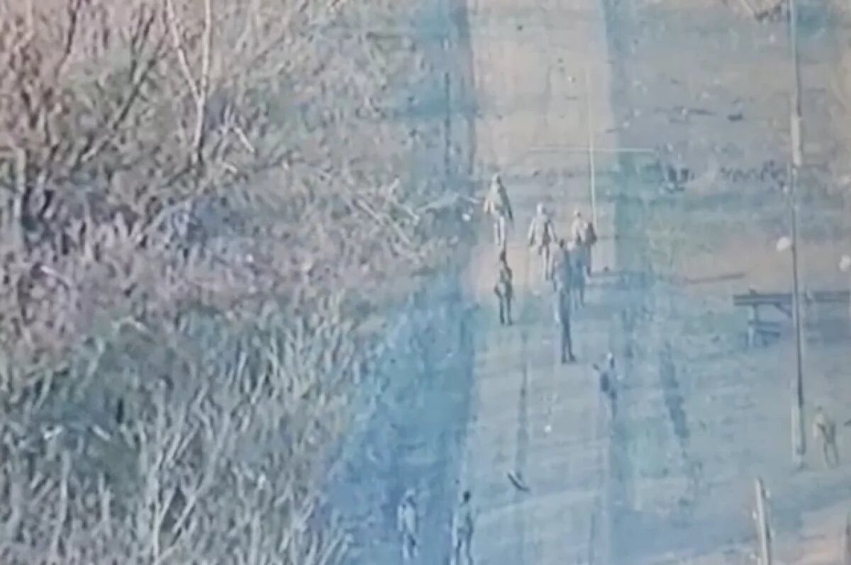    Боевики ВСУ бегут с позиций и бросают оружие.