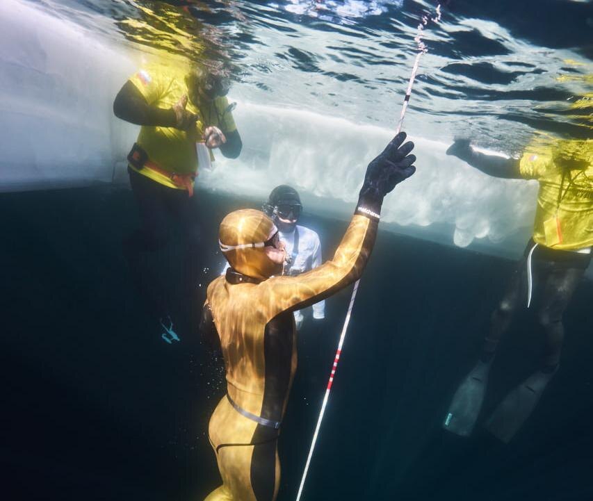    Евгений Сычев / «Под лед Байкала»