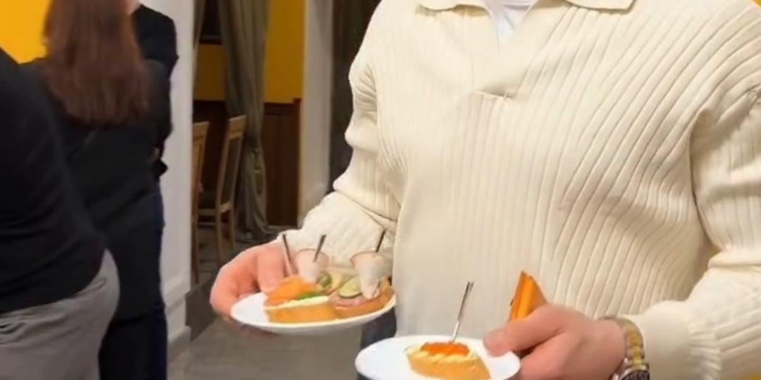 Бутерброды с икрой и вечерние платья: омский «Авангард» создал ажиотаж в театре