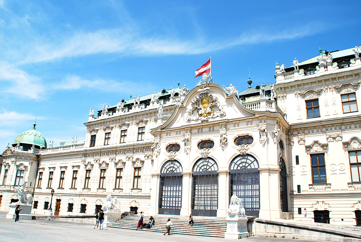 Бельведер, его еще называют маленьким Версалем