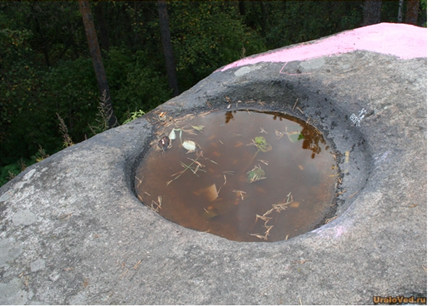 Жертвенник на вершине скалы