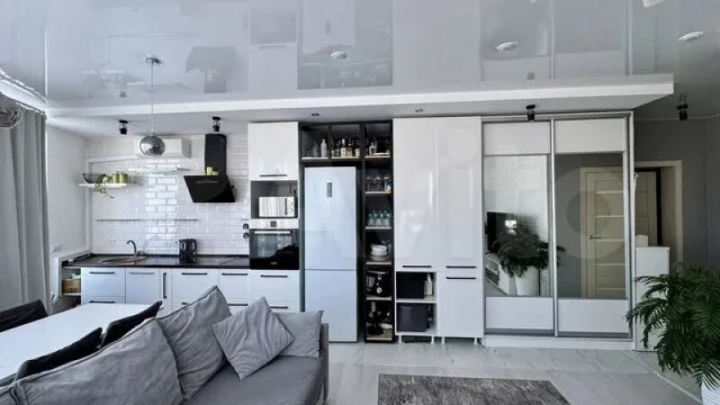     Квартира с террасой с видом на озеро в Барнауле. «Авито»