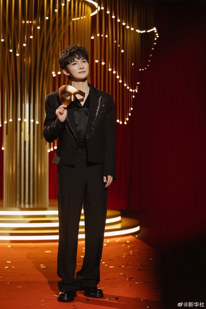 Чжоу Шэнь, фотографии из открытых источников