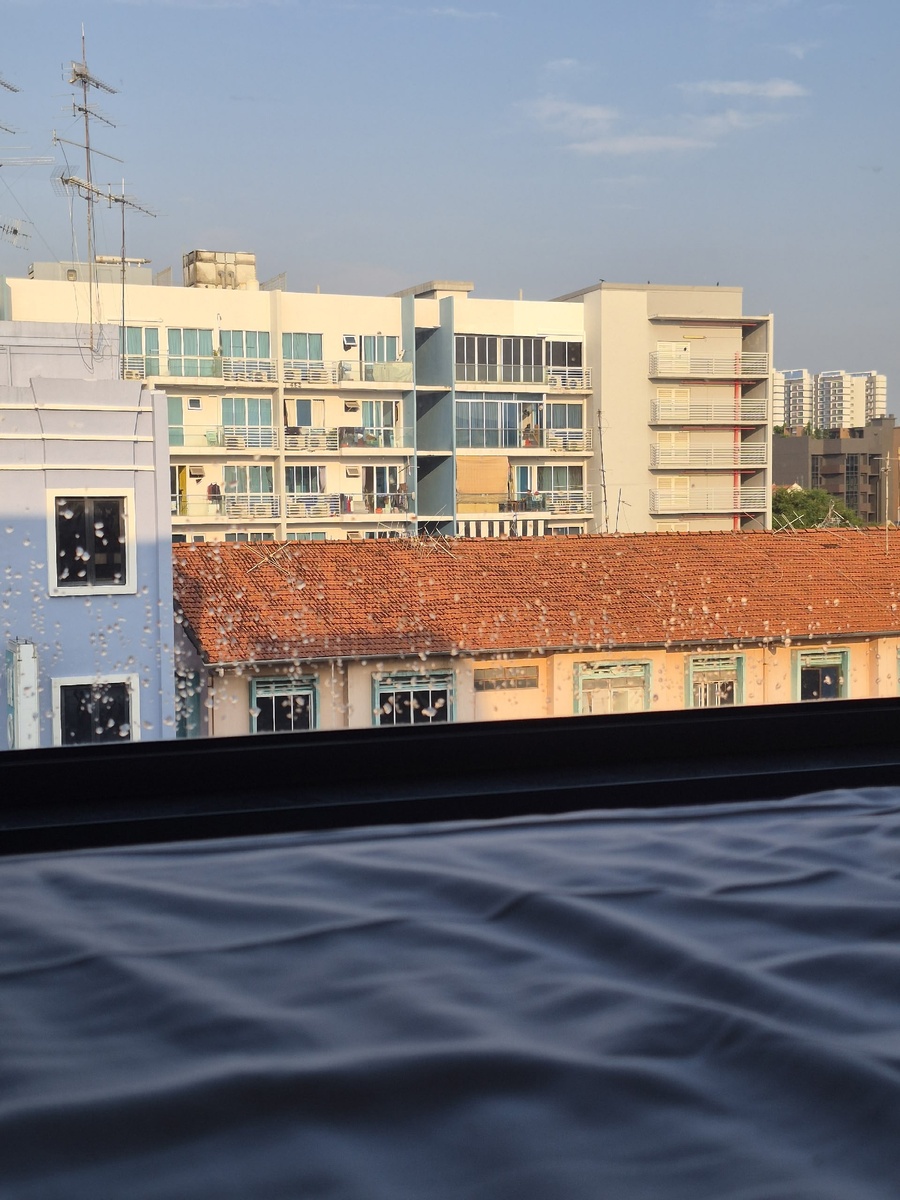 Вид из нашего отеля в Гейланге