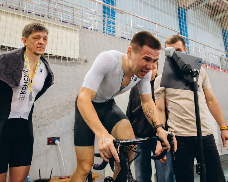     Курский пожарный выиграл соревнования по индор-триатлону в Белгороде