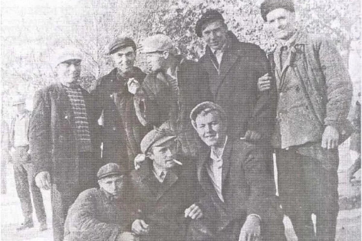    Комплексная бригада Гавриила Новикова (на фото) построила в станице немало зданий, среди которых школа, общежития, зернохранилища и т.д.