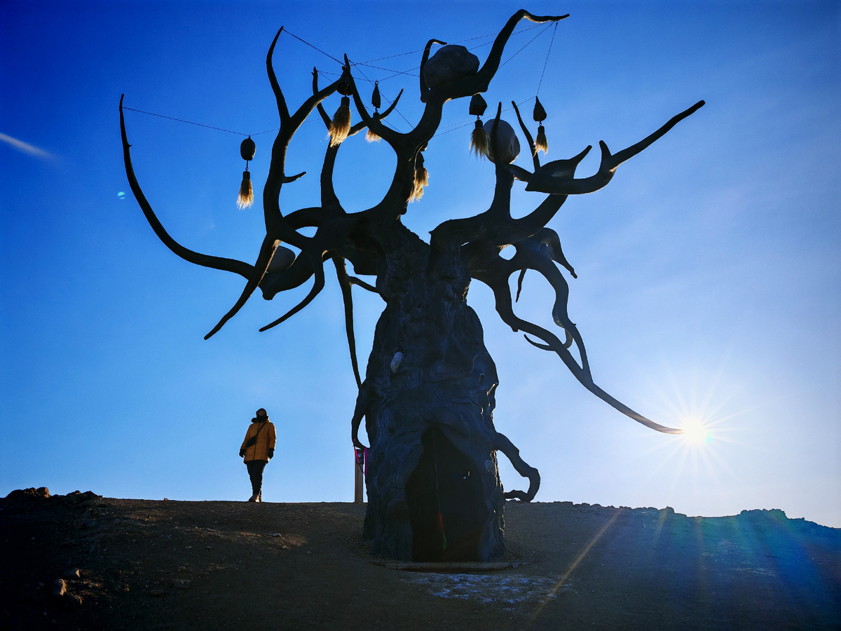 2. Скульптура Дух Байкала