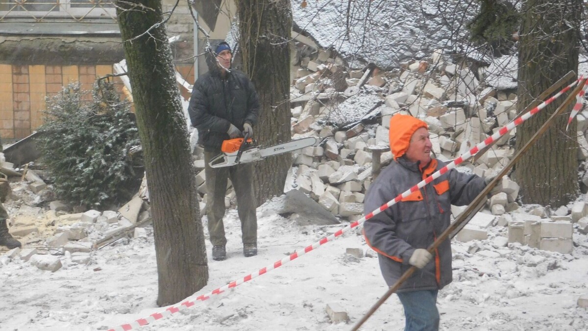    Обрушение крыши   1MI