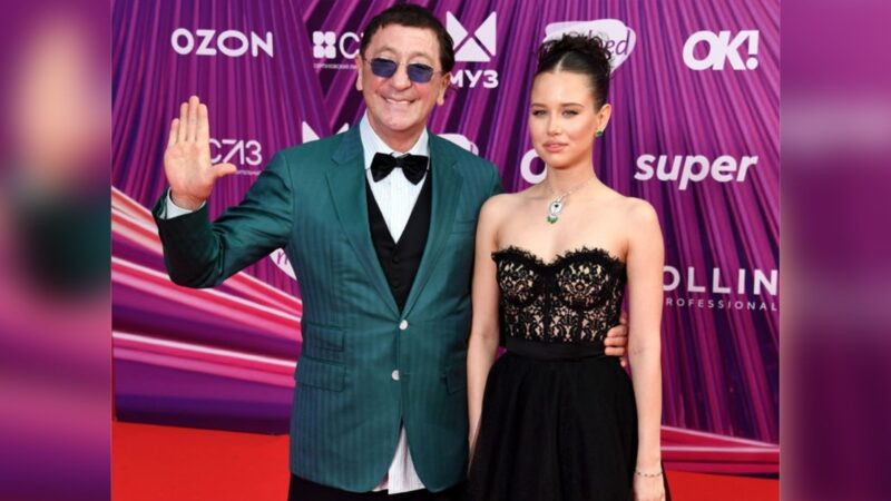    Громкое появление на премии МУЗ-ТВ, где Лепс представил 18-летнюю Аврору как свою «невесту».