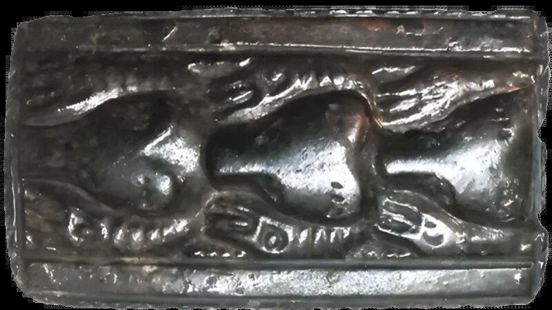     Найденная в Алтайском крае бронзовая бляха. Наука. РФ, Алексей Фрибус