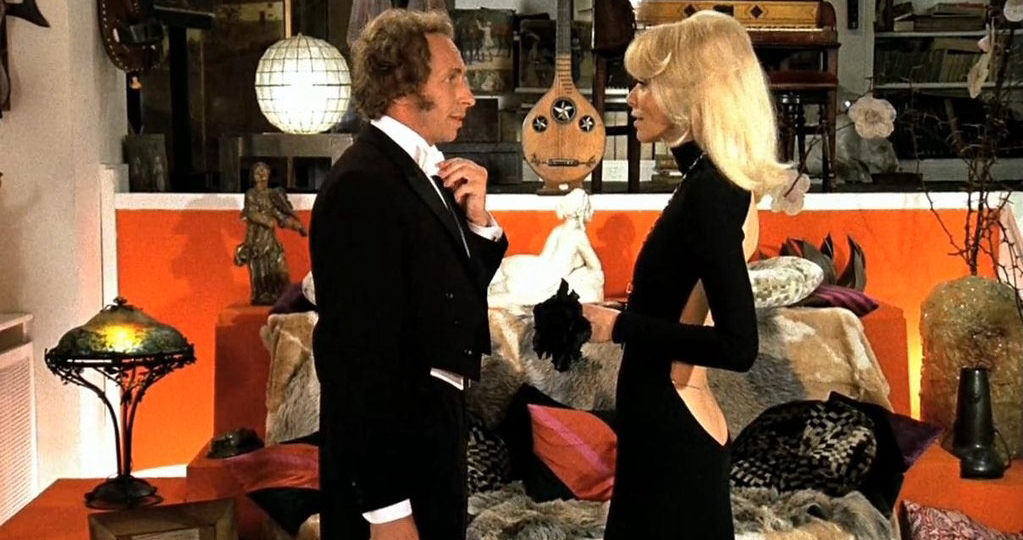 Легендарное платье Мирей Дарк из фильма «Высокий блондин в чёрном ботинке» (1972)