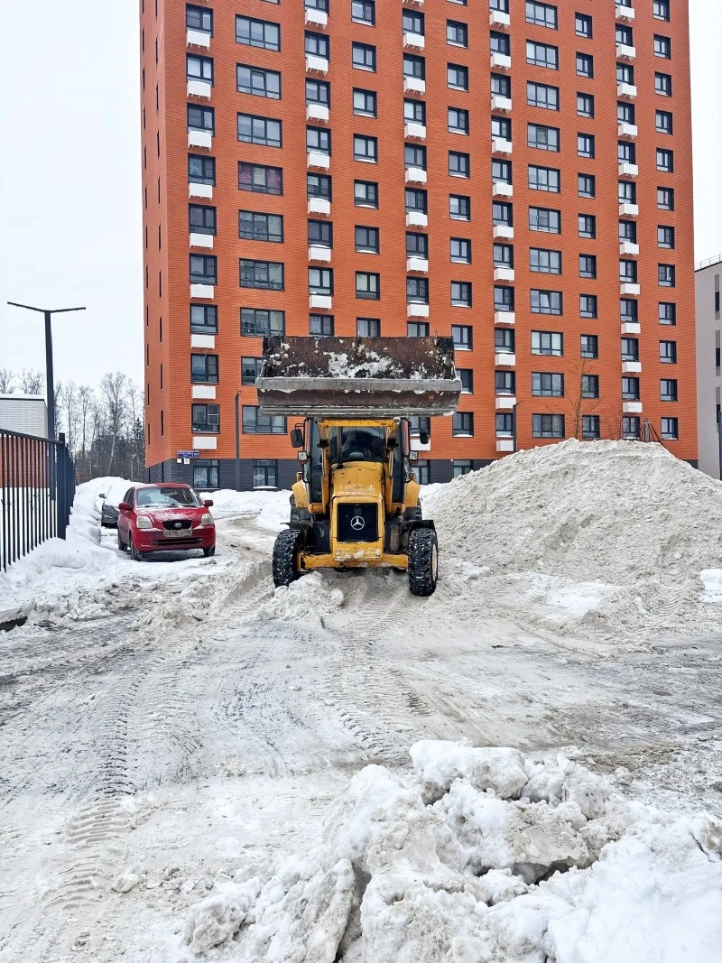 Чтобы вывезти снег из двора,единовременно надо потратить 100-200 тысяч рублей