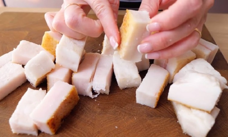 Как из простого сала сделать деликатесную закуску: необычный способ для ярких вечеров