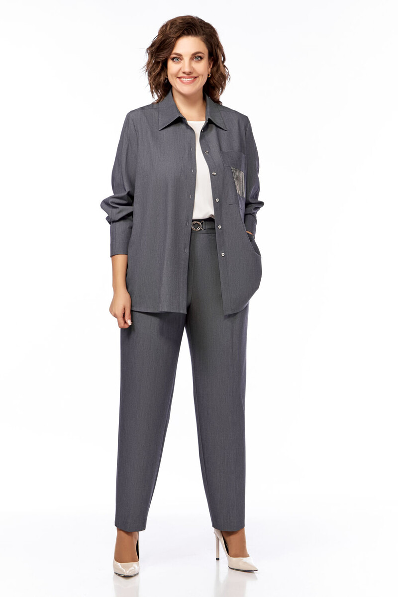 ✅ Более повседневный вариант, но при этом он подойдёт и для похода в офис.