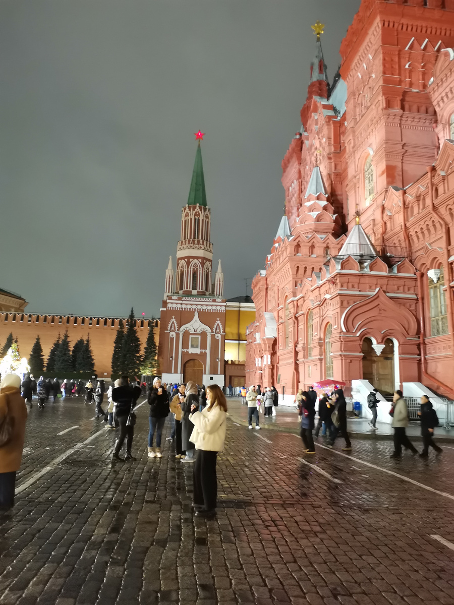 Реальность многогранна. Действительность единична и есть только одна грань проживаемой нами нашей реальности...