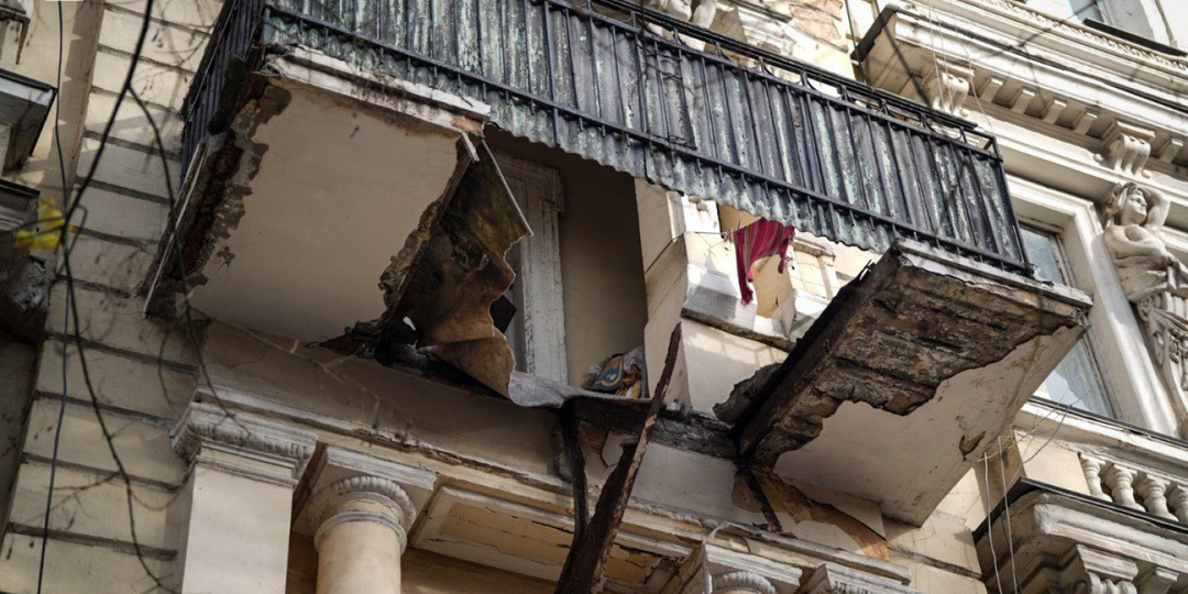 Стали известны новые подробности гибели женщины при обвале балкона в центре Одессы