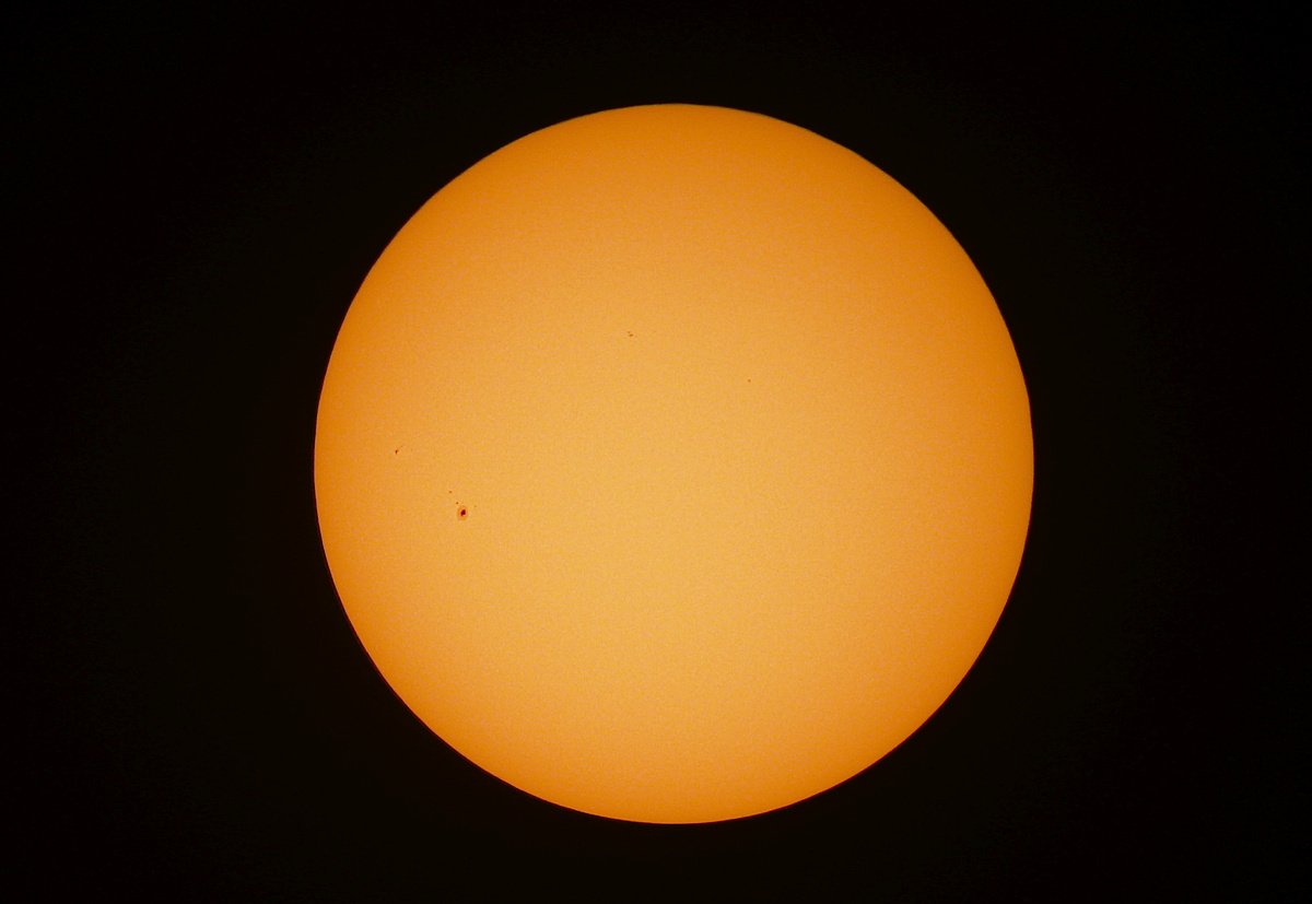 Вид Солнца утром 15 марта 2026 года, в левой части диска видна активная область 14392, фото автора