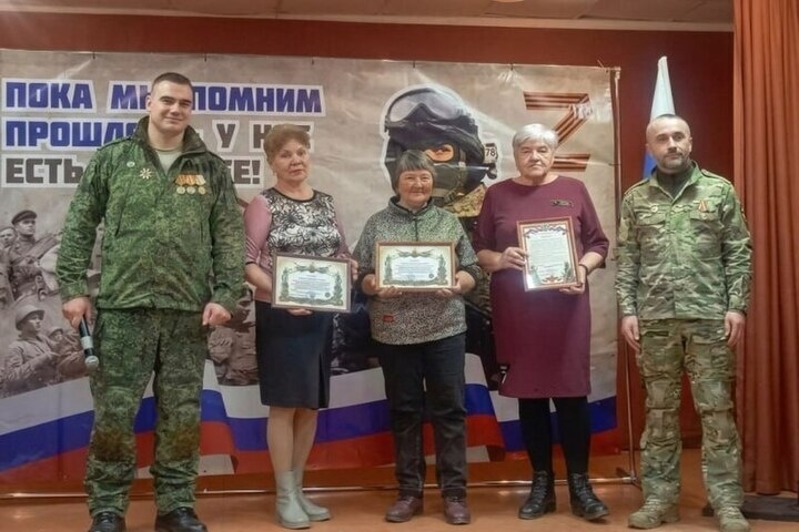 Родителям из Забайкалья вручили благодарность за подвиг сына в зоне СВО