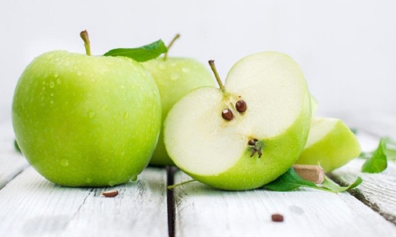 Невероятно быстрые яблочные пончики: секрет сочной выпечки за 5 минут