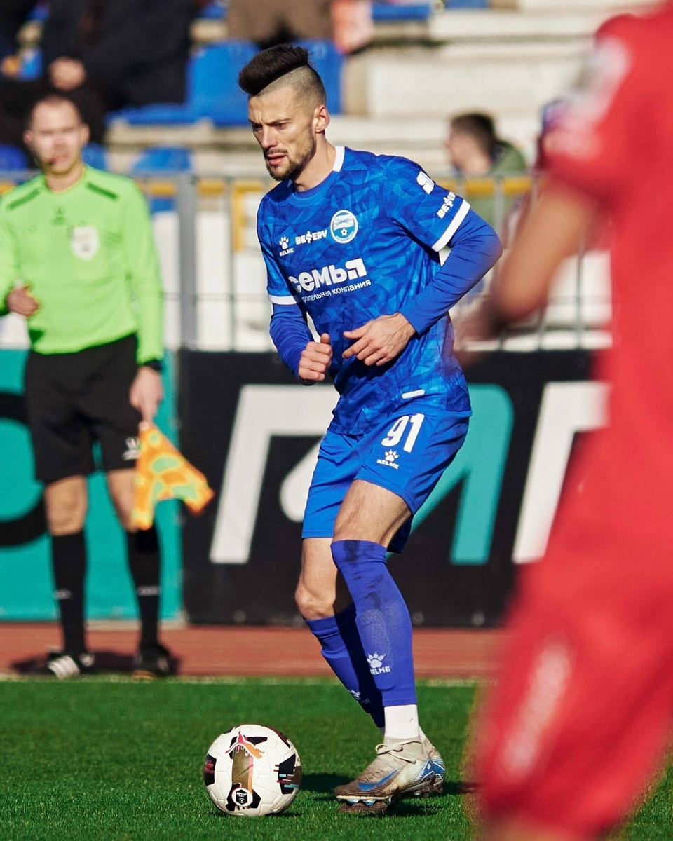 Кирилл Суслов в футболке "Черноморца"