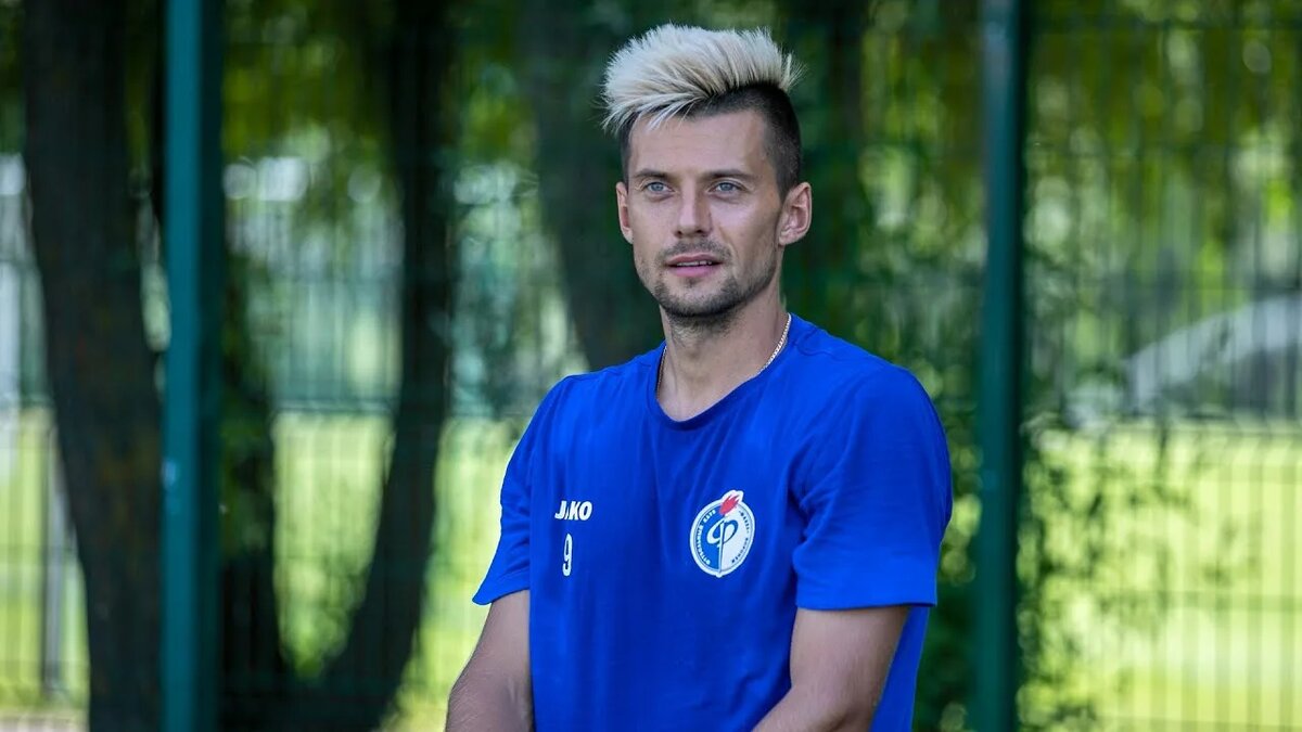 Кирилл Суслов в футболке "Факела"