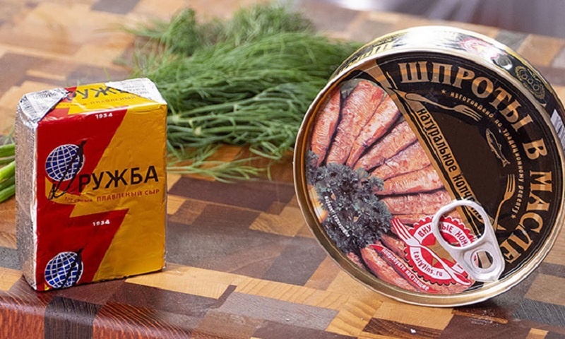 Пикантная закуска из шпрот и плавленого сырка: ароматное сочетание для сытного перекуса