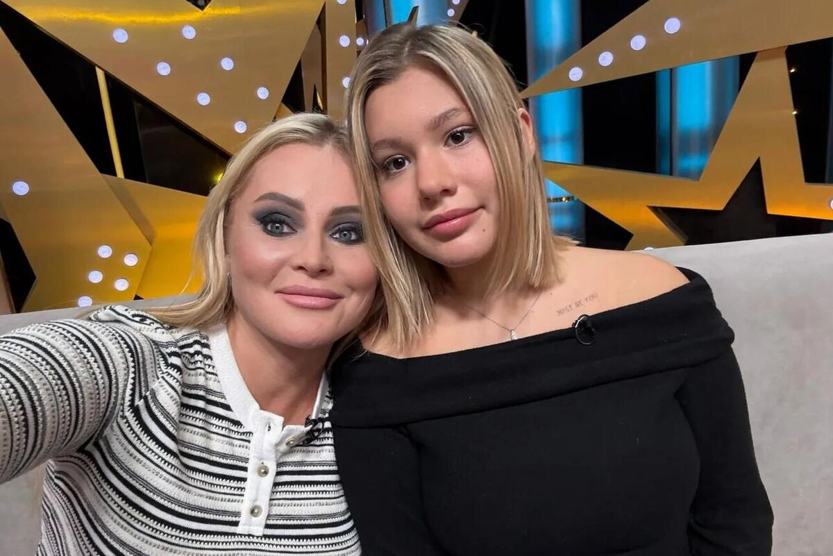 Соцсети Даны Борисовой. Дана Борисова и Полина Аксенова