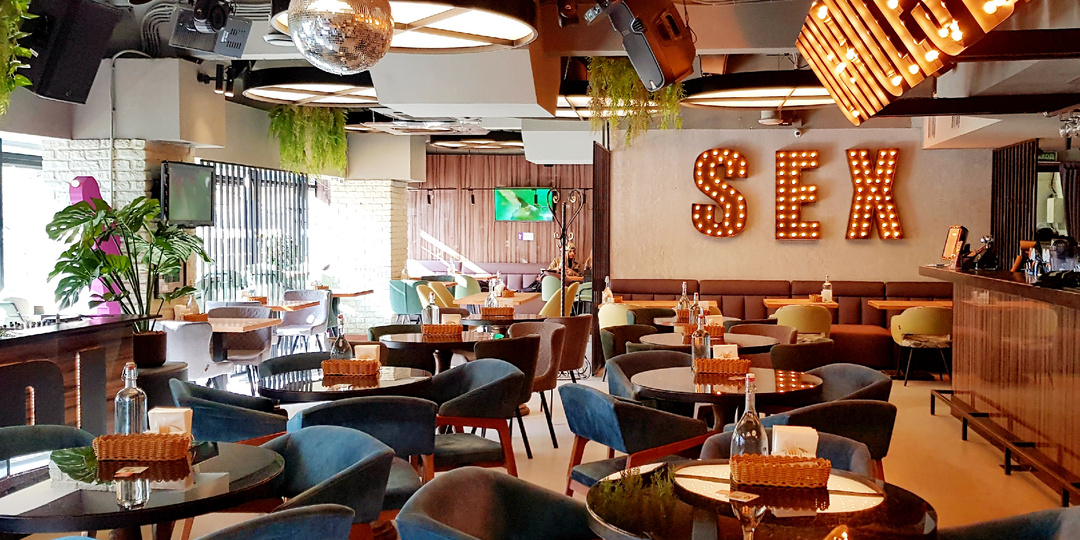 Обед и интерьер в "Nicepricecafe", где 300-350 рублей - это основная цена в меню