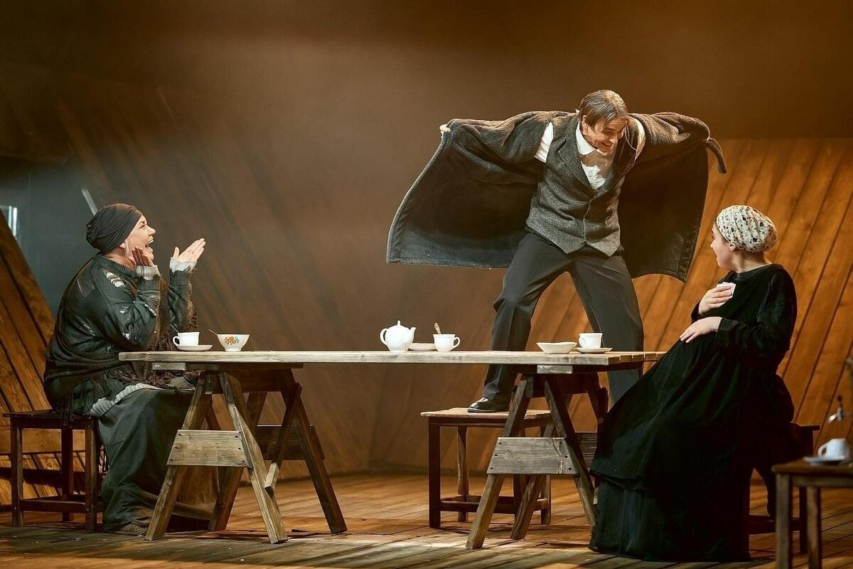 Кадр из спектакля. Фото взято из местных пабликов.