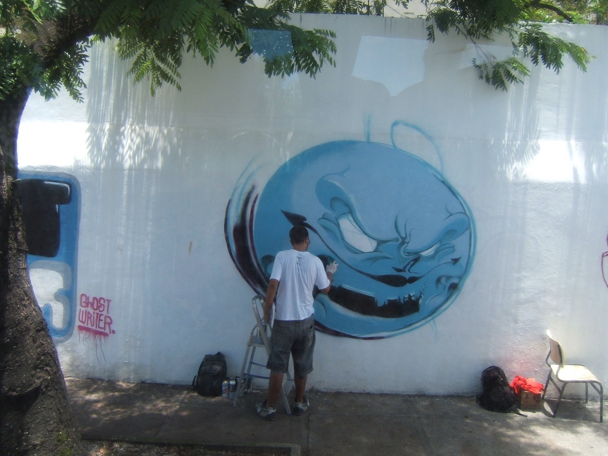 Уличный художник в Рио