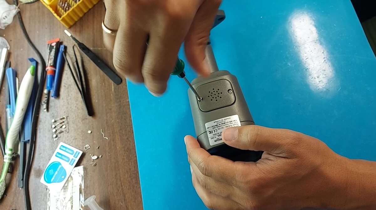 Откручивание динамика.